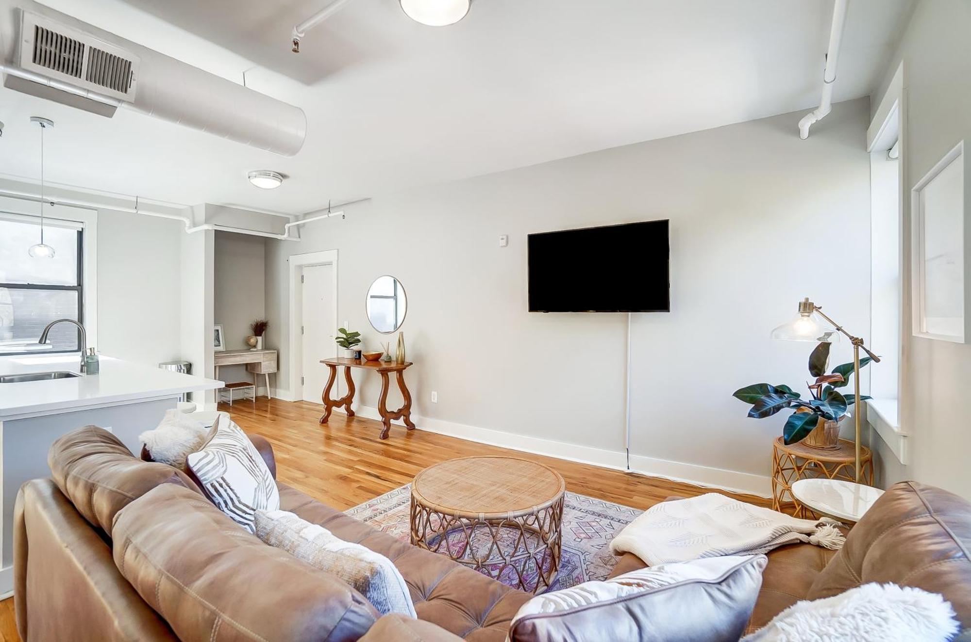 Sunny Downtown Apartment, Walk To Washington Park! 辛辛那提 外观 照片