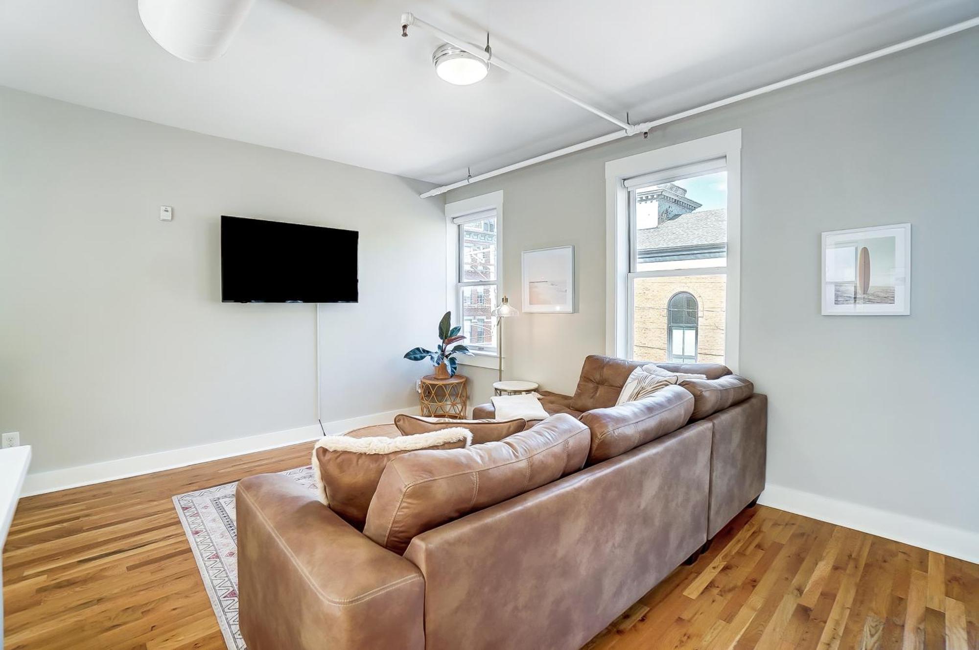 Sunny Downtown Apartment, Walk To Washington Park! 辛辛那提 外观 照片